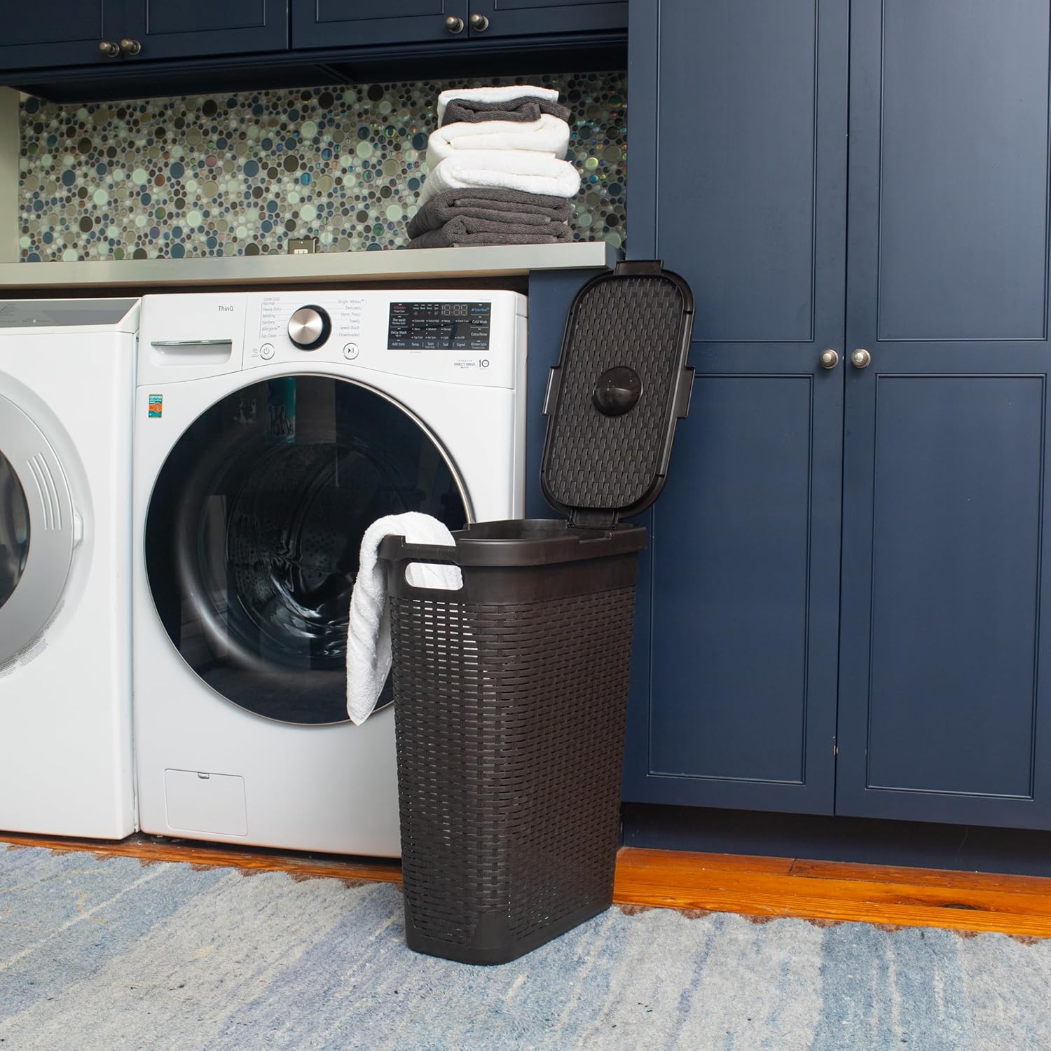 Mind Reader 40L Slim Laundry Hamper with Lid, Wicker-Style Plastic