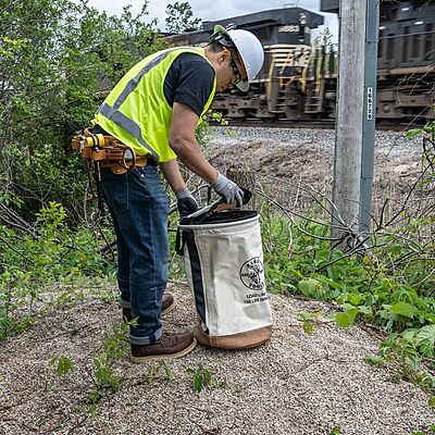 Klein Tools 5104CLR22 Heavy Duty Top Closing Bucket Made of No. 1 Canvas, Load Rated Up to 150-Pounds With Zipper on top