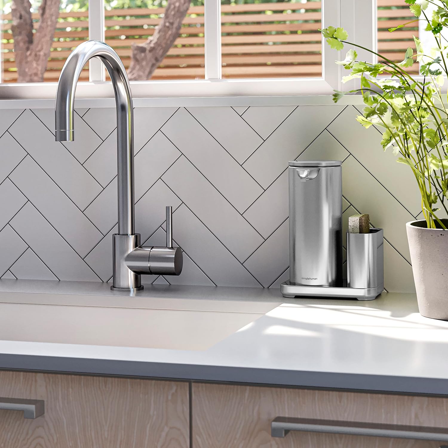 simplehuman Touch-Free Rechargeable Sensor Liquid Soap And Hand Sanitizer Dispenser, With Caddy, 14 Oz, Brushed Silver