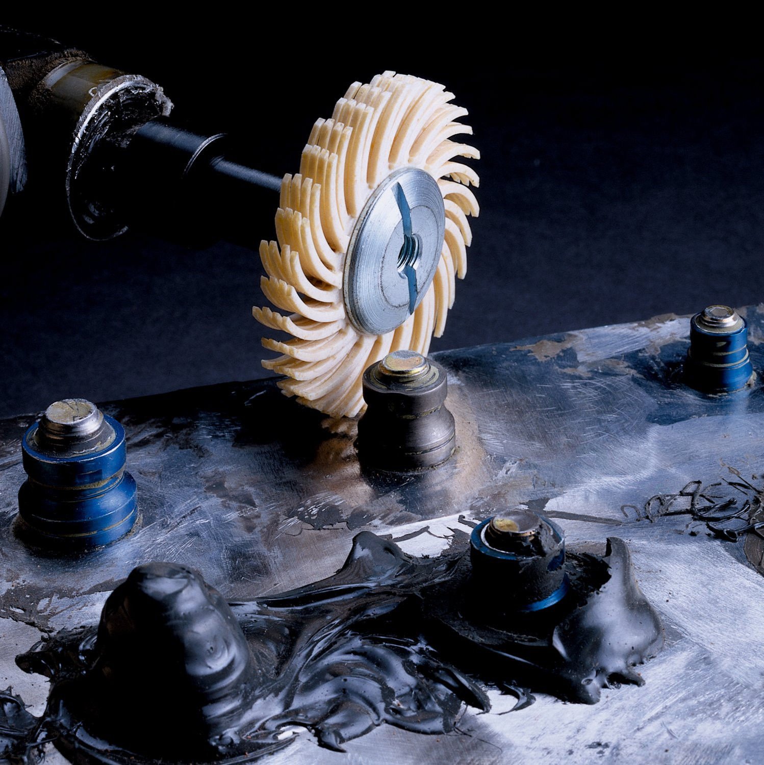 3M Scotch-Brite SS-ZB Radial Bristle Brush - 3/8 in Center Hole - 3 in OD & 20000 Max RPM - 30098 [Price is per DISC]