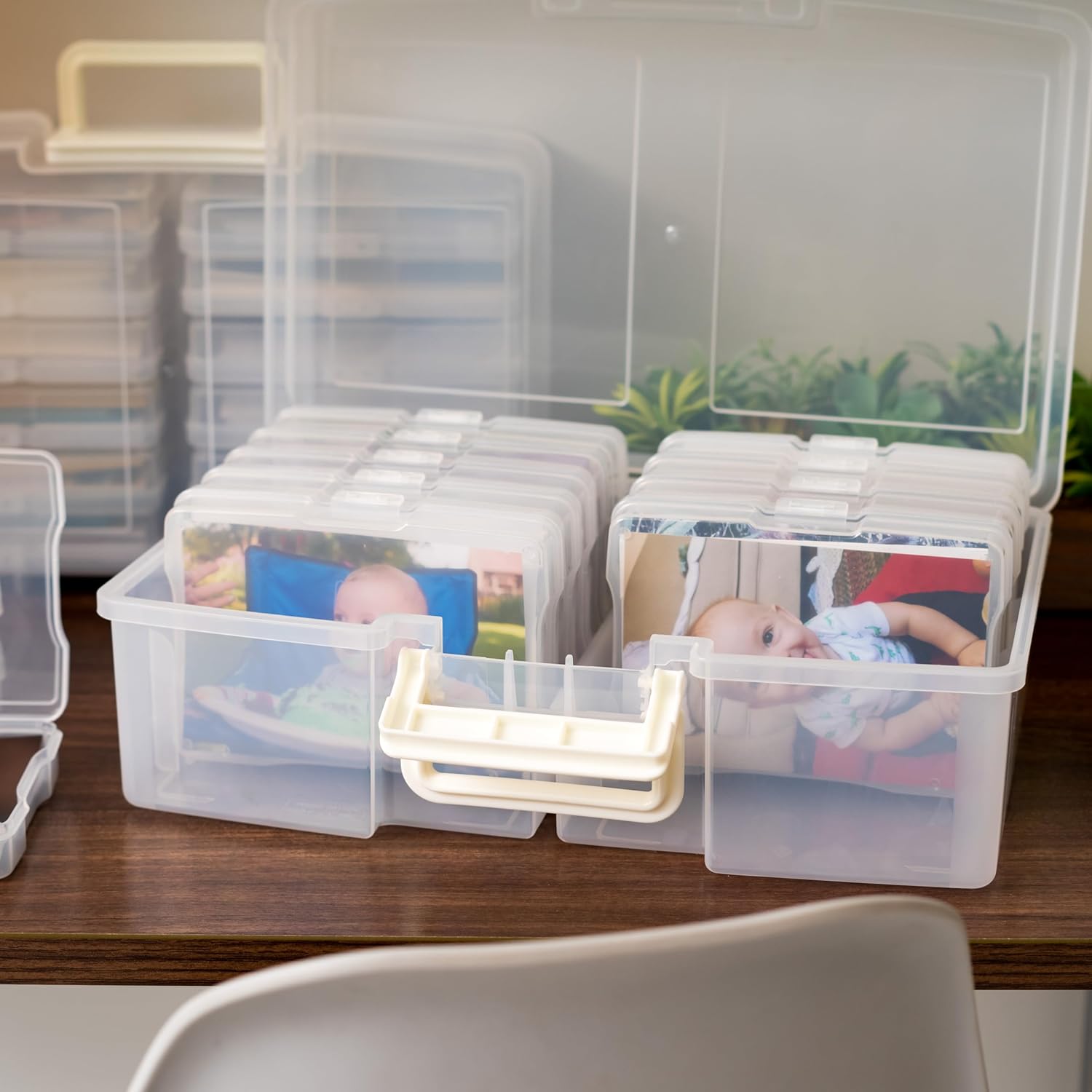 IRIS USA Photo & Craft Keeper with Removable 4" x 6" Inner Cases
