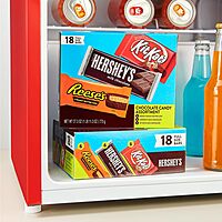 HERSHEY'S, KIT KAT and REESE'S Assorted Milk Chocolate Candy Variety Box, 27.3 oz (18 Count)