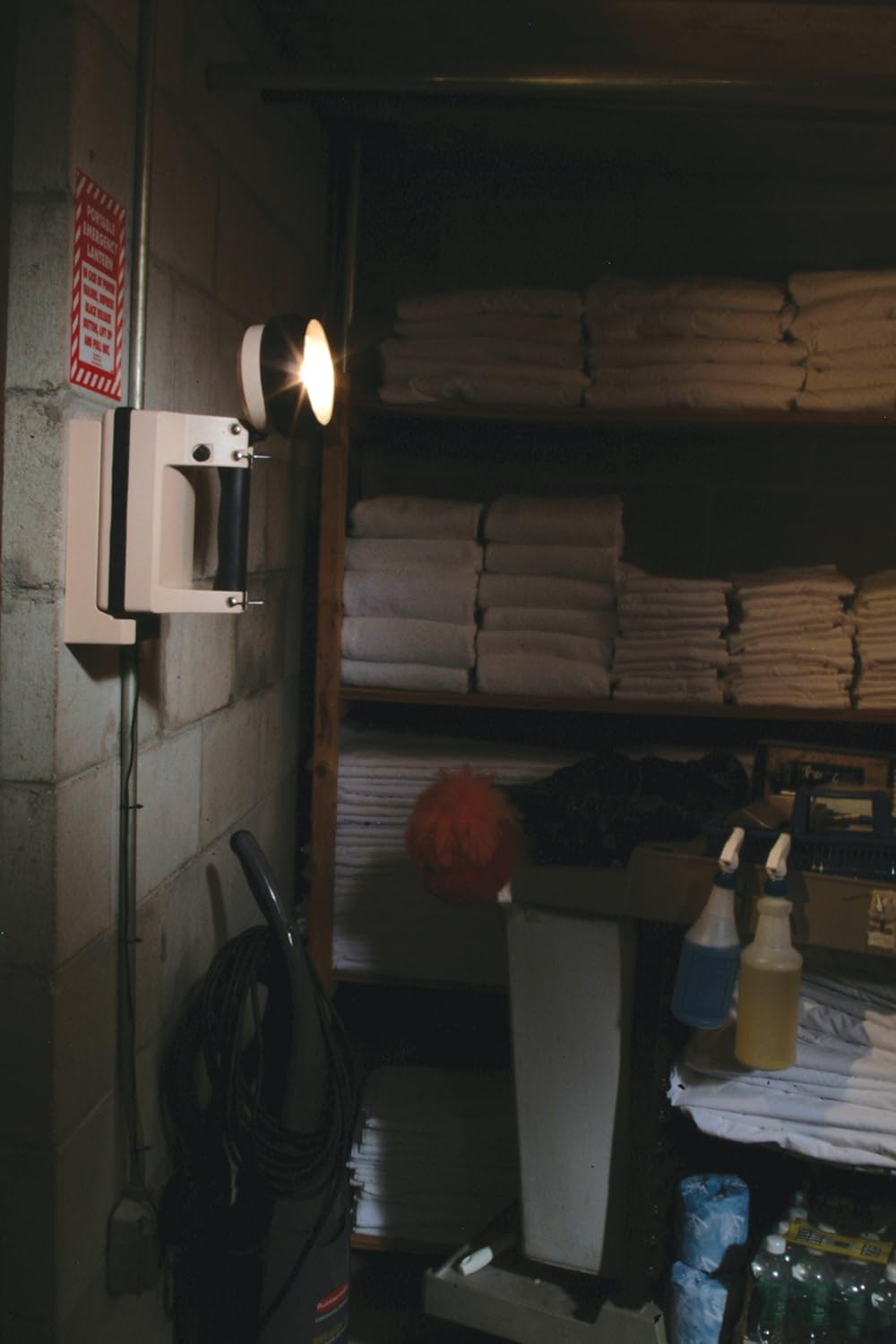 Streamlight 45807 E-Flood LiteBox 615-Lumen Rechargeable Flood Beam Lantern with Power Failure Lighting System