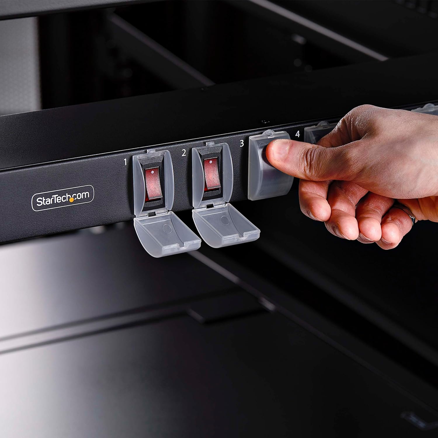 StarTech.com 8-Outlet Horizontal Rack Mount PDU, 1U Power Strip, Outlet On/Off Switches, 15A Breaker