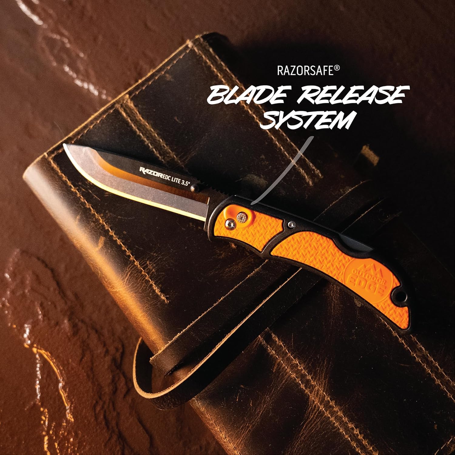 OUTDOOR EDGE 3.5" RazorLite EDC Pocket Knife with Replaceable Blades and Clip