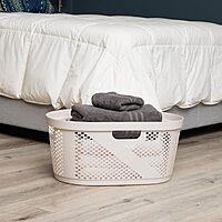 Mind Reader 40L Laundry Basket, Clothes Hamper, Premium Wicker Design, Plastic, Ivory