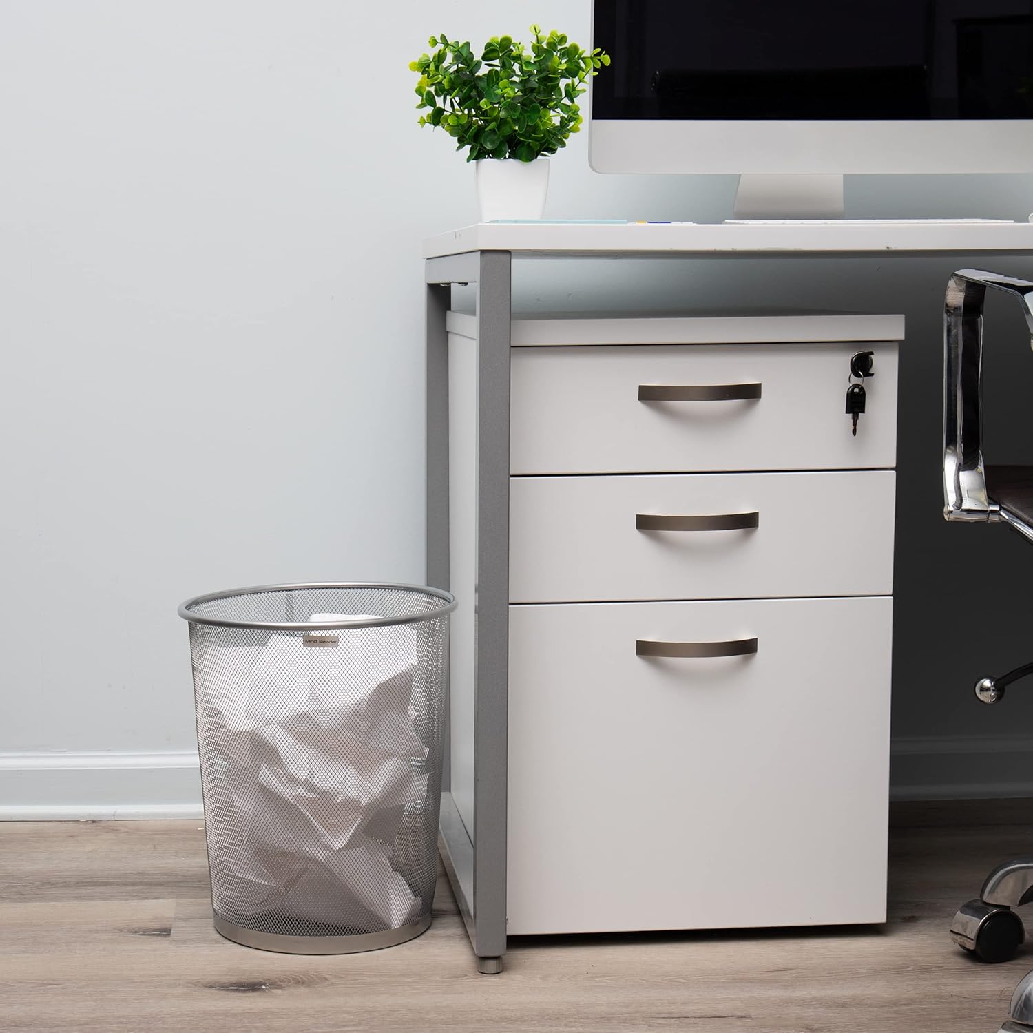 MIND READER Mesh Trash Can, Metal Mesh Waste Basket