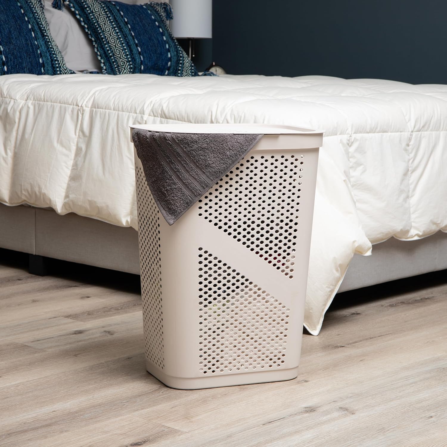 Mind Reader Slim Laundry Hamper with Lid, 60L Ventilated Plastic