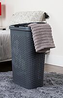 Mind Reader 40L Slim Laundry Hamper with Lid, Wicker-Style Plastic