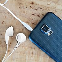 Maxell 190599 Dynamic Sound Wired Lightweight Extended Use Design Stereo Ear Bud - White (Value) 1 Standard Packaging