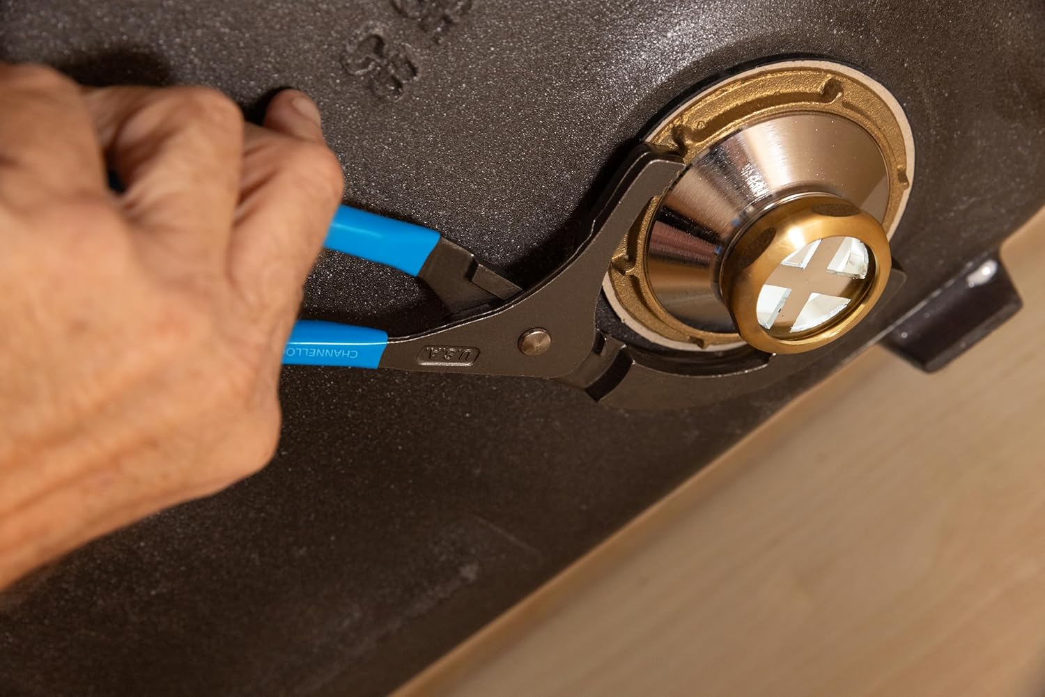 CHANNELLOCK 212 12-inch Oil Filter/PVC Pliers | Made in USA | 2.5 to 3.75-inch Jaw Capacity | Forged High Carbon Steel | Blue