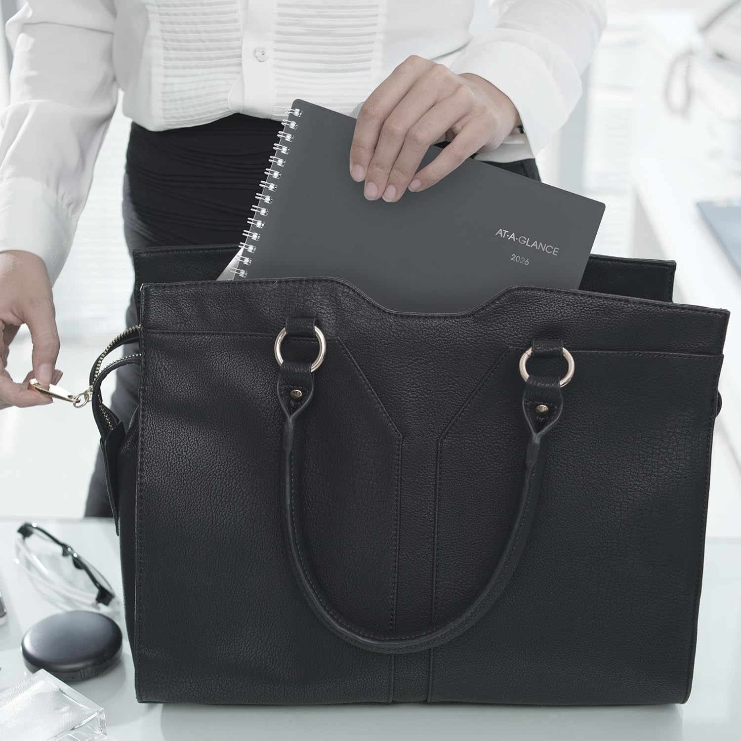 AT-A-GLANCE 2026 Planner, Weekly & Monthly, 8-1/2" x 11", Large, Spiral Bound, DayMinder, Gray (GC5450726)