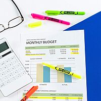 AVERY Hi-Liter Pen-Style Highlighters, Smear Safe Ink, Chisel Tip, 4 Assorted Color Highlighters (23545) 4 Count (Pack of 1) 4 highlighters