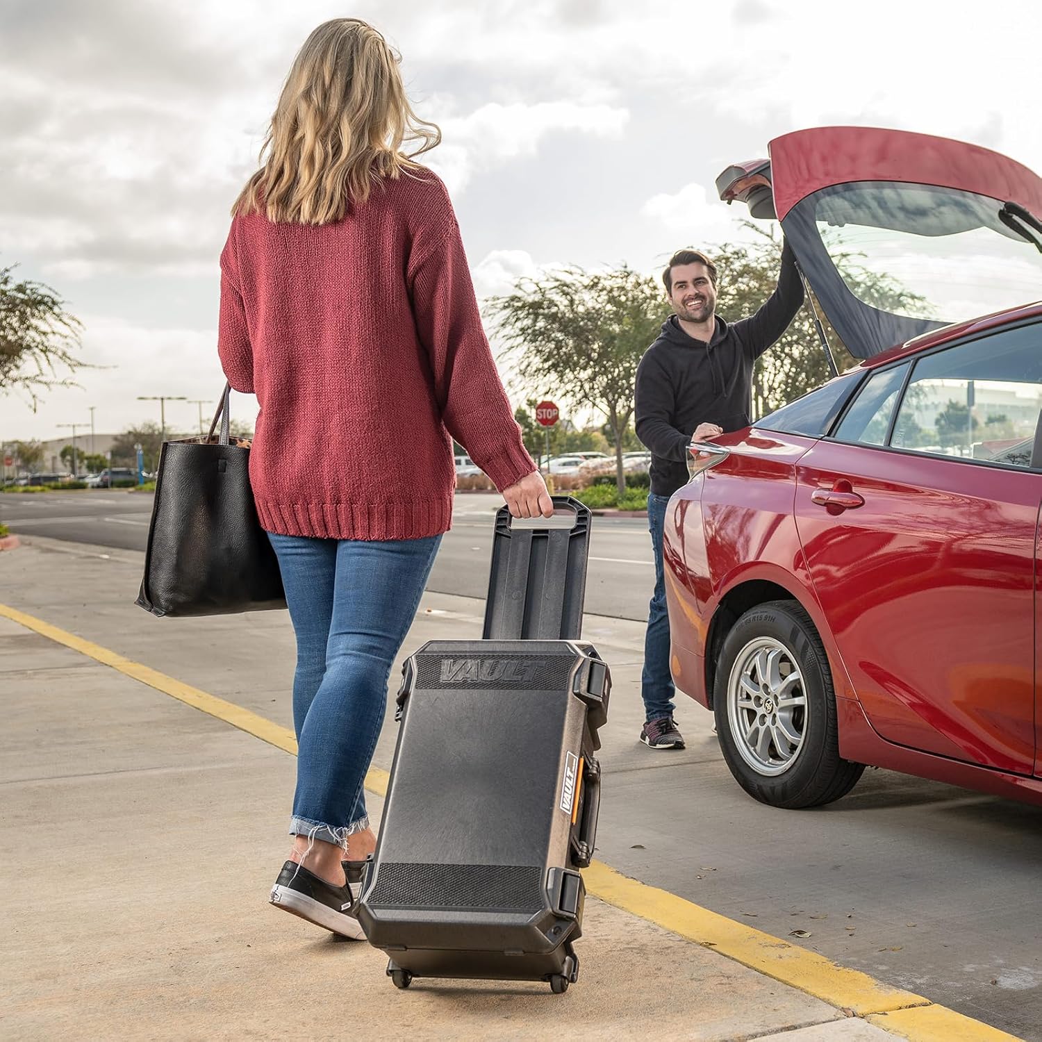 Pelican Vault V525 Hard Case (Camera, Pistol, Gear, Equipment) With Foam V525 Black