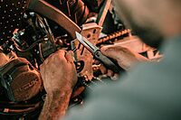 OUTDOOR EDGE Razor VX5 | Replaceable Blade EDC Folding Pocket Knife | 3" Blade, Ceramic Ball Bearings, Carbon Fiber Handle, Reversible Pocket Clip | Outdoor, Camping, Survival, Utility Black