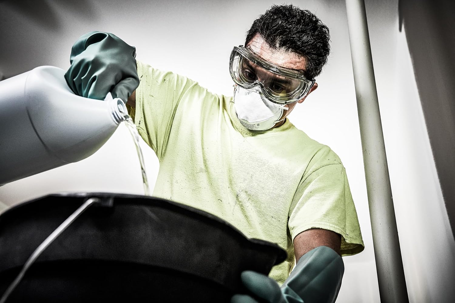 3M 8246 Household Cleanser Odor Respirator,R95 Non-Valved, Disposable Respirator, 1-Pack