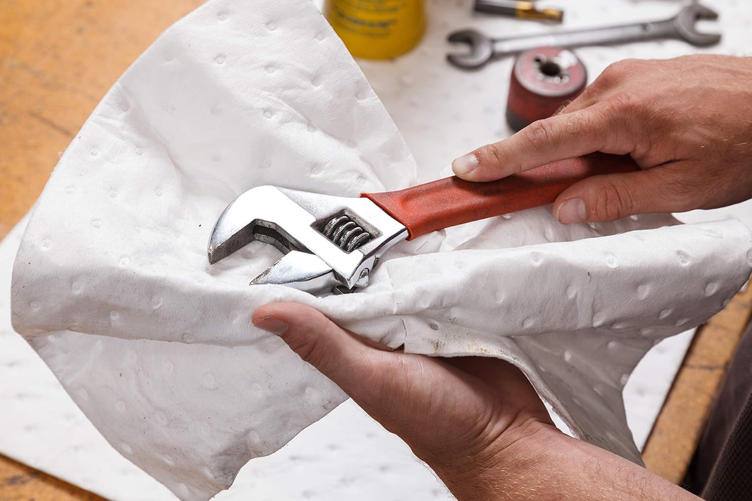 Brady 15" X 19" SPC White Polypropylene Heavy Weight Sorbent Pad