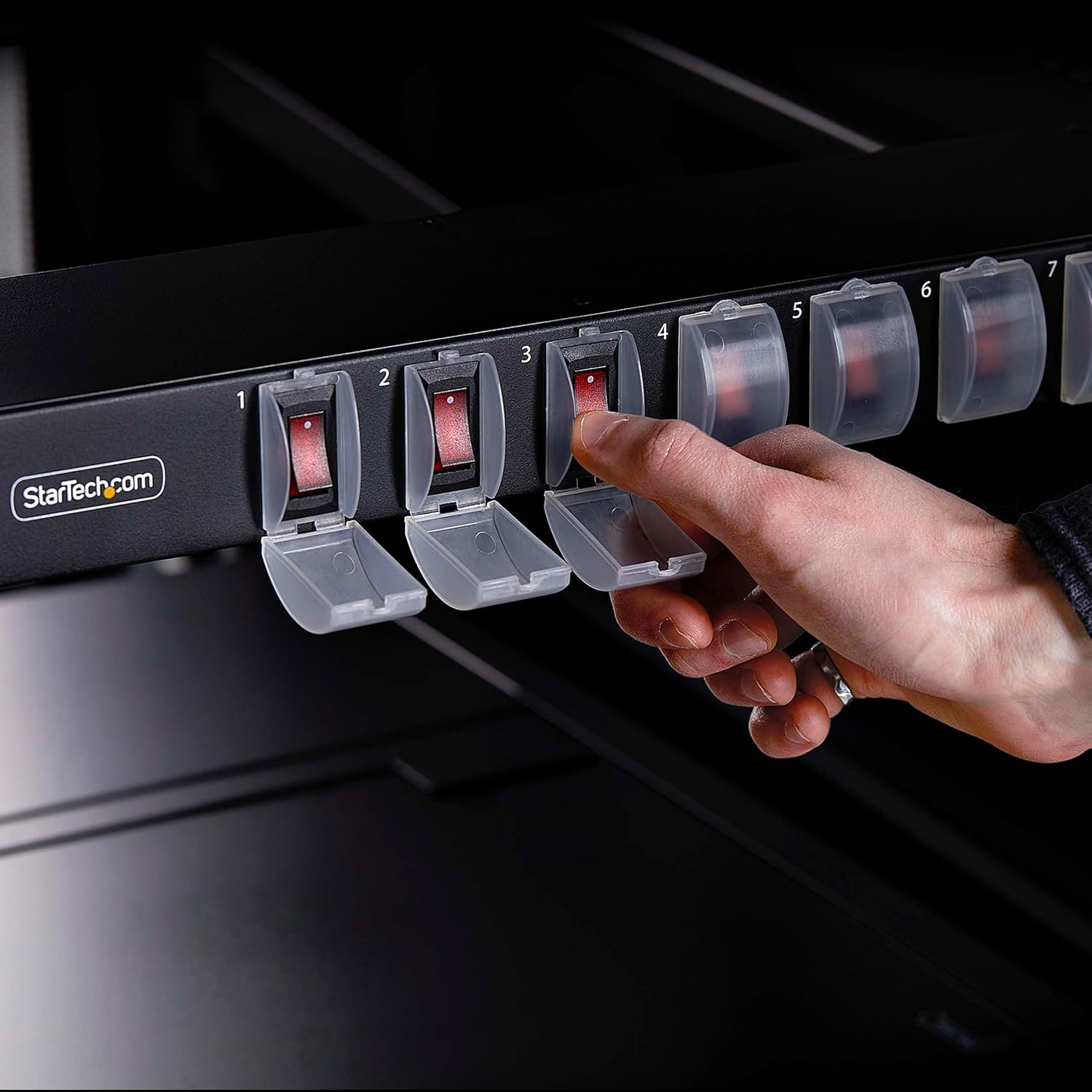 StarTech.com 8-Outlet Horizontal Rack Mount PDU, 1U Power Strip, Outlet On/Off Switches, 15A Breaker