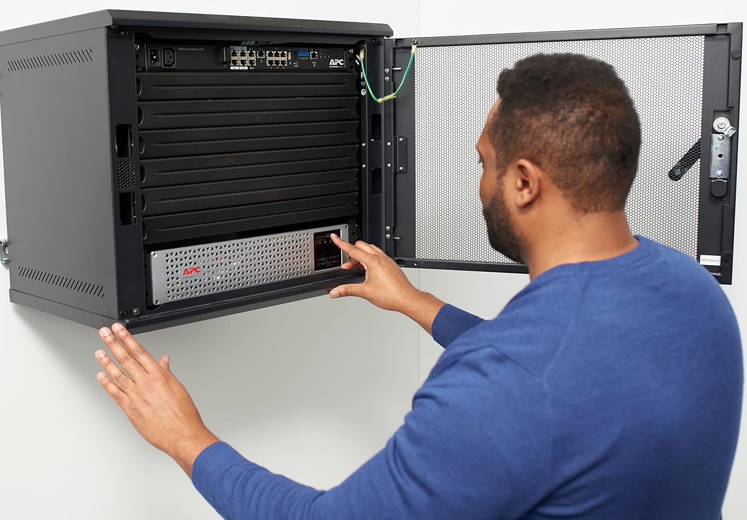 APC Smart-UPS Lithium-Ion UPS with SmartConnect, Pure Sine Wave, Short-Depth 120V