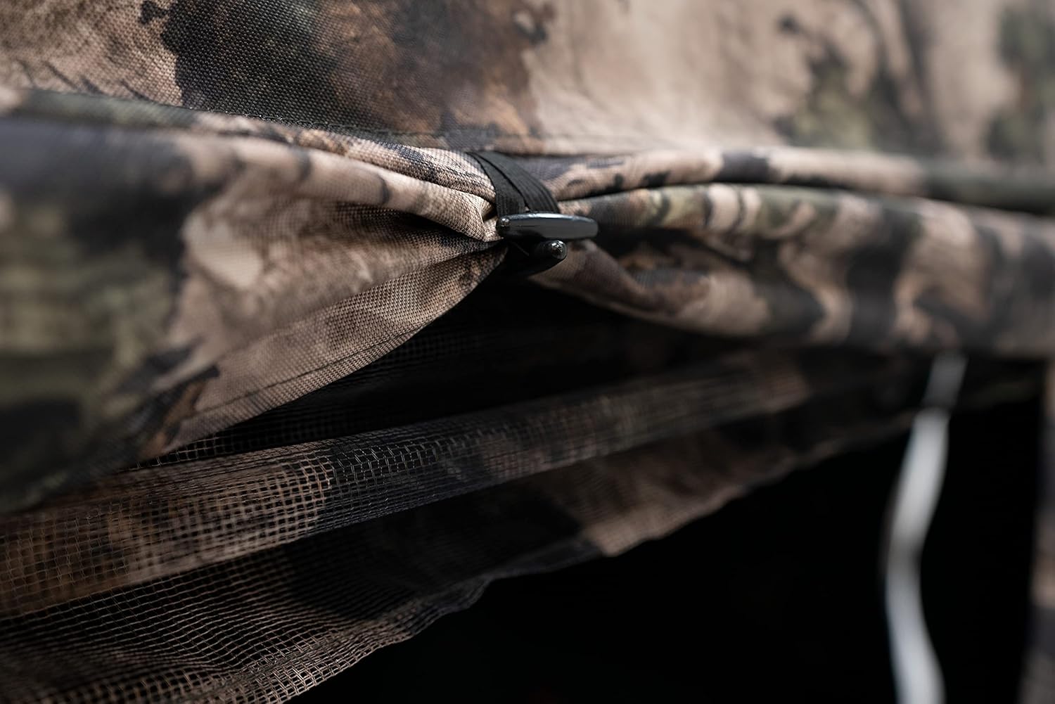 BOG Prevail Sitting Height Ground Blind Mossy Oak with StealthZip Silent Zippers, StealthTrac Silent Windows