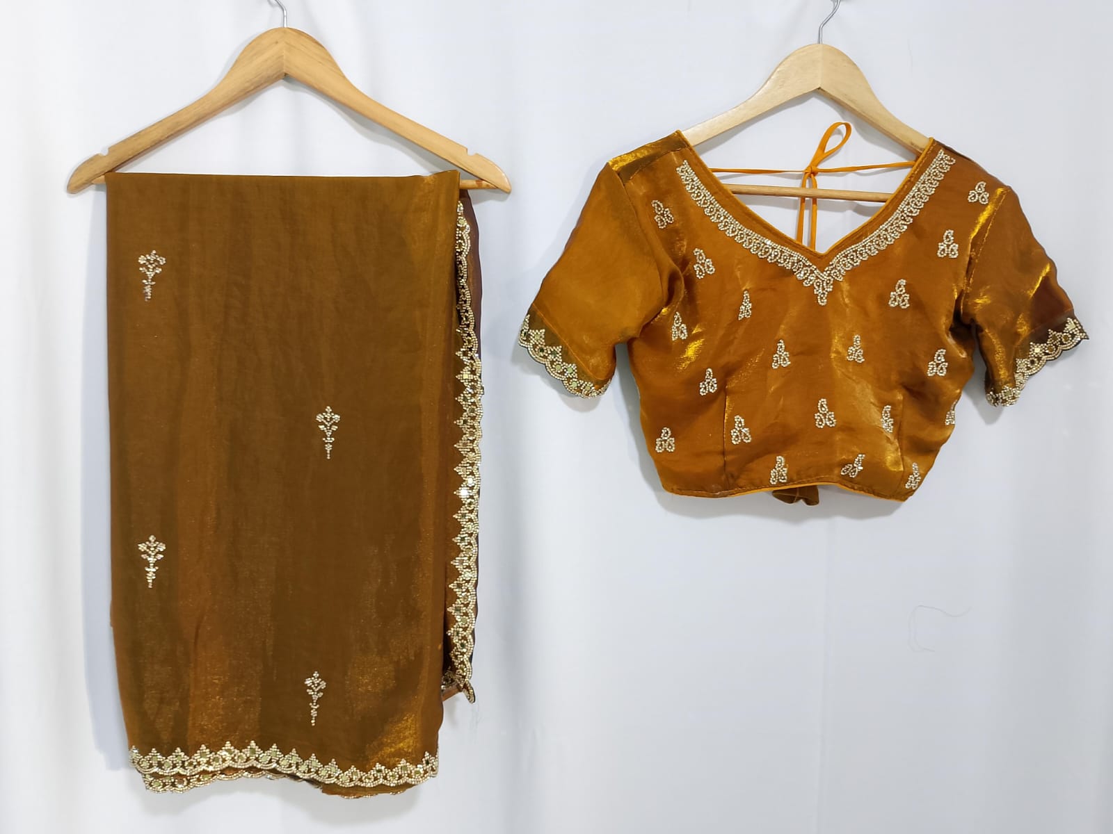 N607: Ready To Ship Beautiful Saree With Stitched Blouse N607: Ready To Ship Beautiful Saree With Stitched Blouse