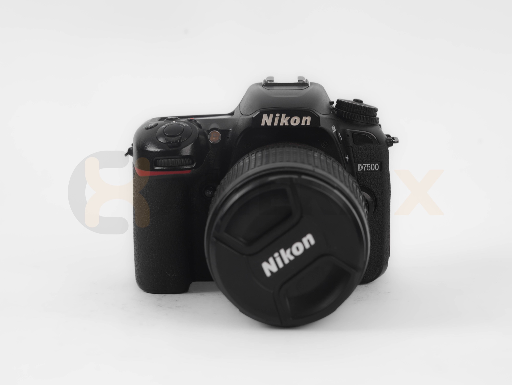 Nikon D7500 25k s.n3072670 + Nikon 18 105m s.n33693217