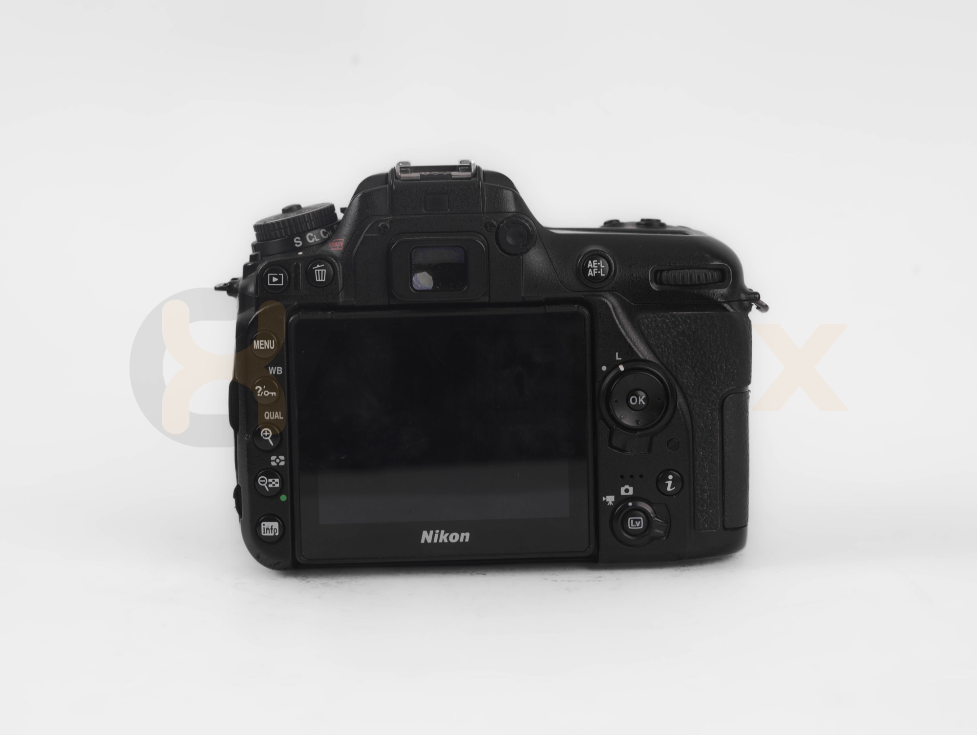 Nikon D7500 25k s.n3072670 + Nikon 18 105m s.n33693217
