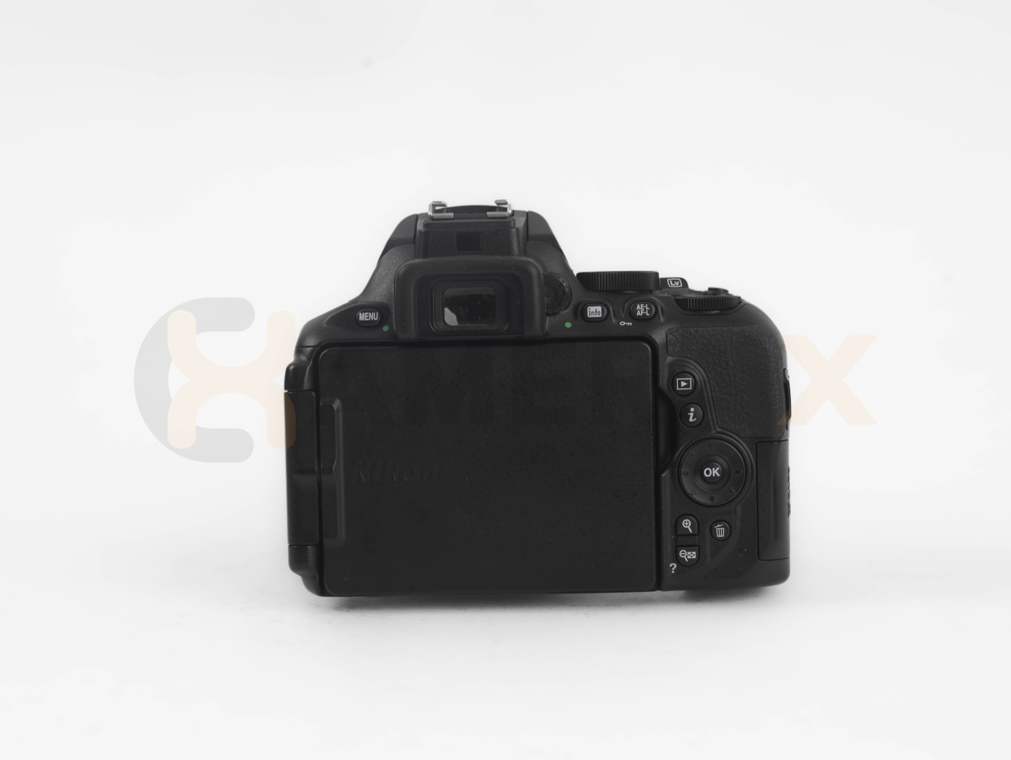 nikon d5600 7k s.n8804004
