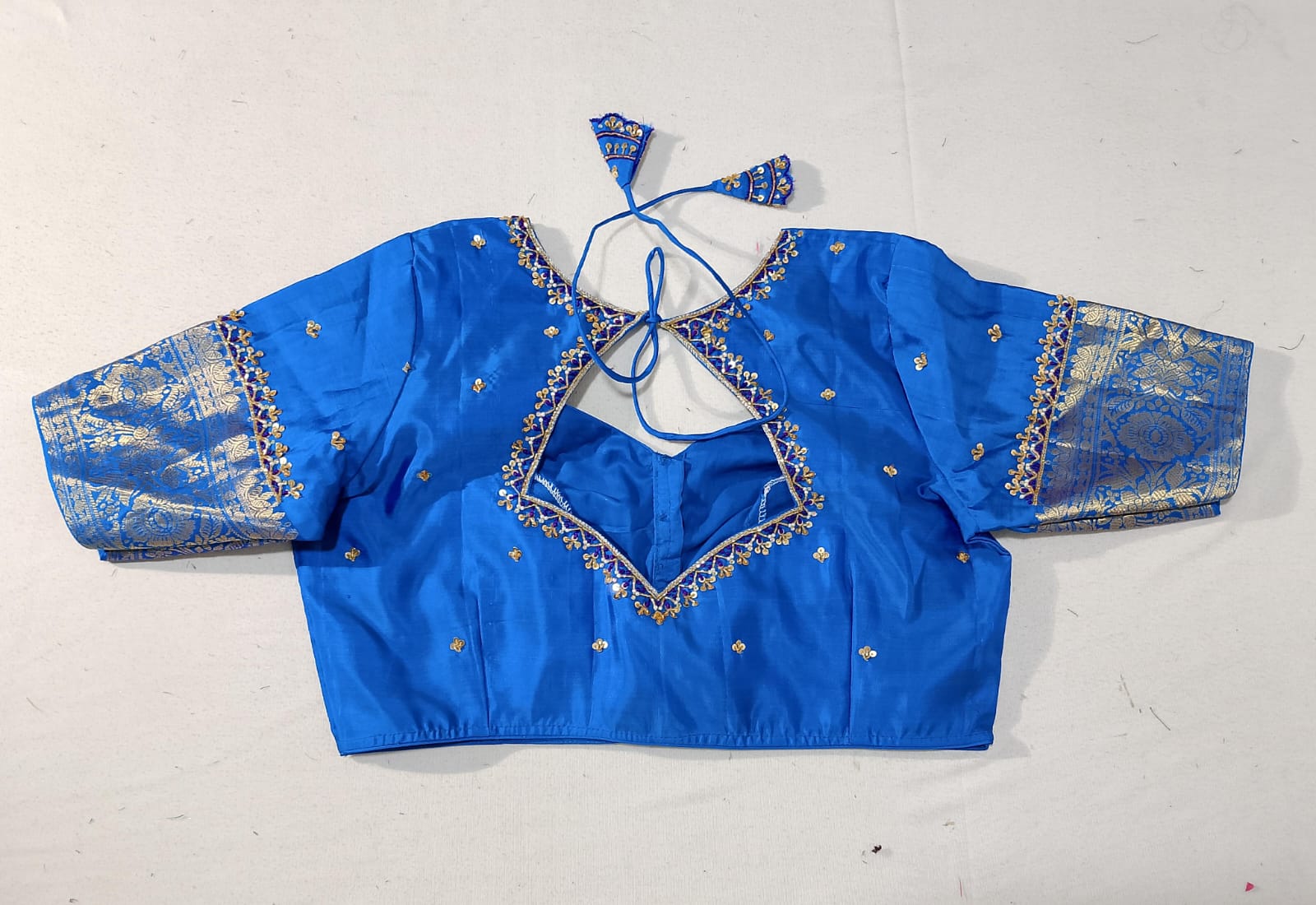 N512: Ready To Ship Beautiful Gadwal Saree With Stitched Blouse
