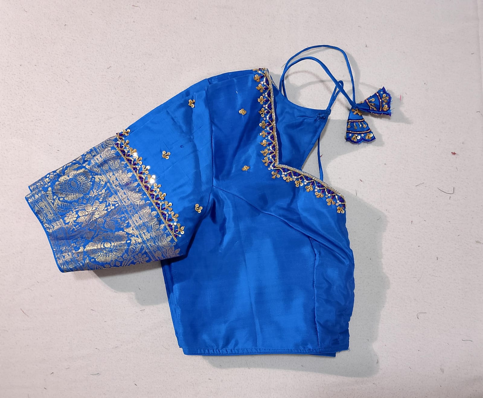 N512: Ready To Ship Beautiful Gadwal Saree With Stitched Blouse