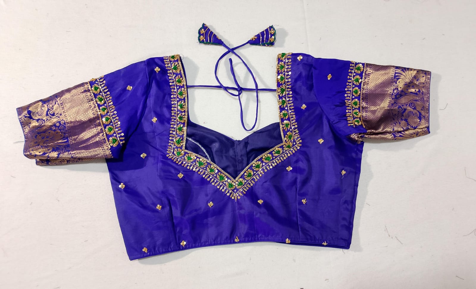 N513: Ready To Ship Beautiful Gadwal Saree With Stitched Blouse