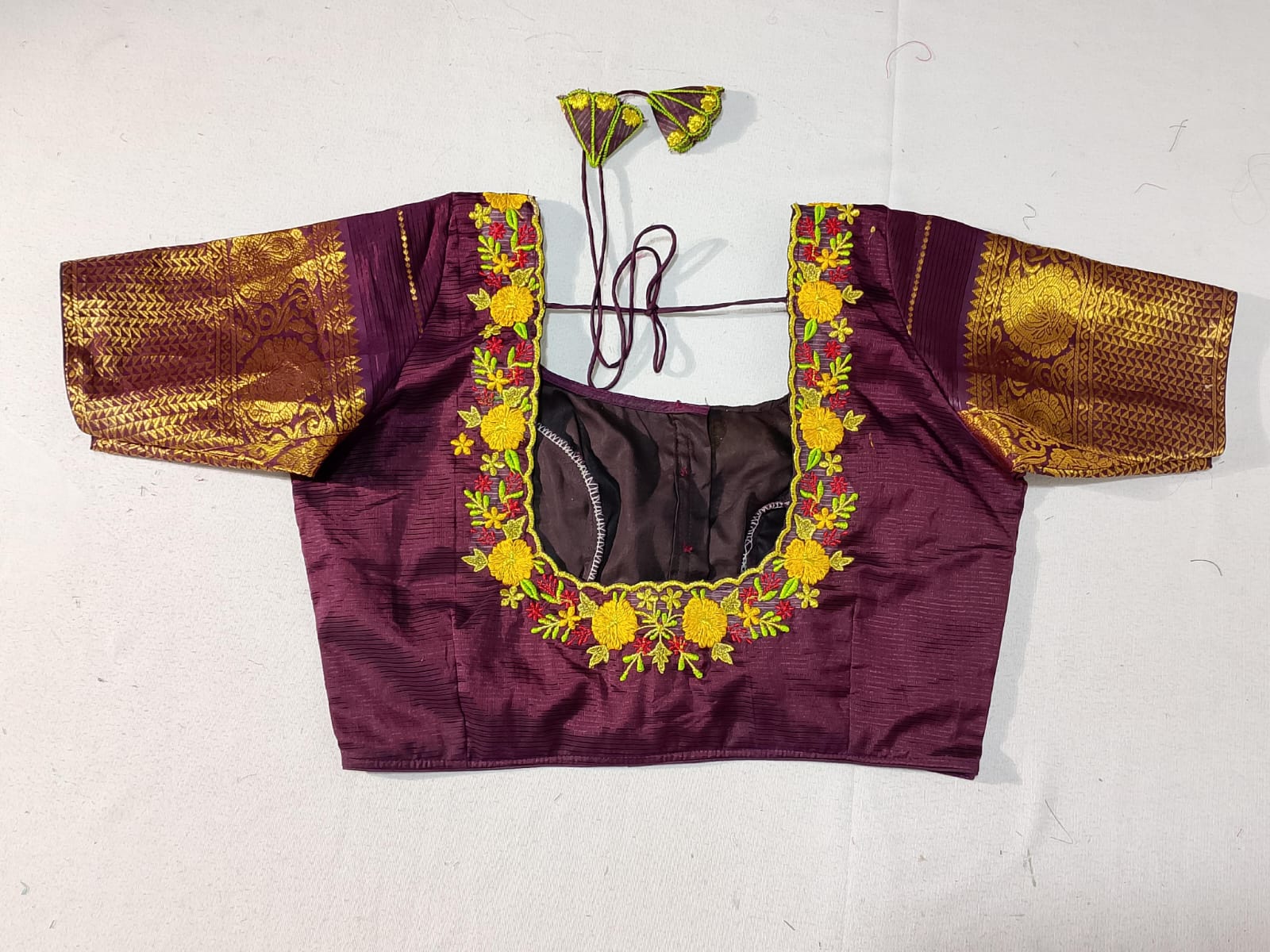 N514: Ready To Ship Beautiful Gadwal Saree With Stitched Blouse