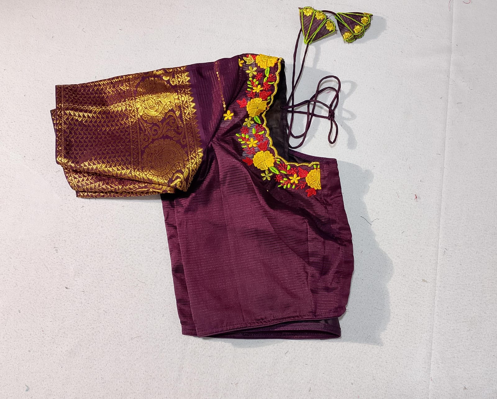 N514: Ready To Ship Beautiful Gadwal Saree With Stitched Blouse