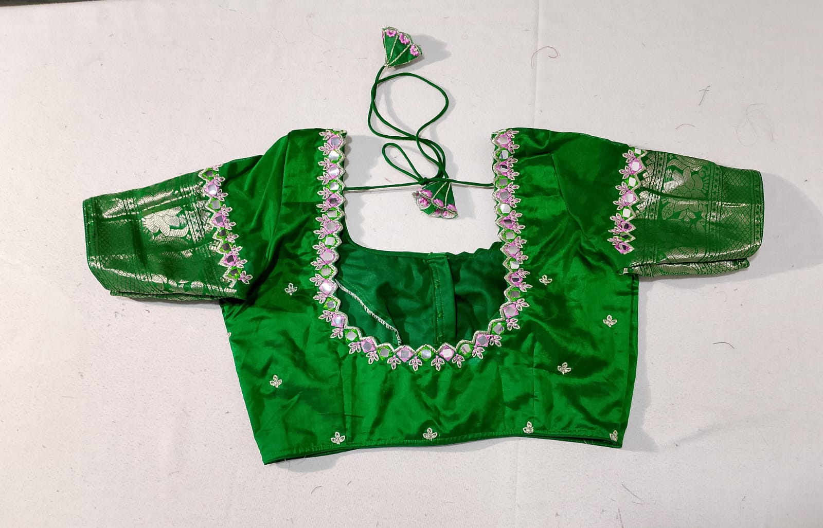 N515: Ready To Ship Beautiful Gadwal Saree With Stitched Blouse