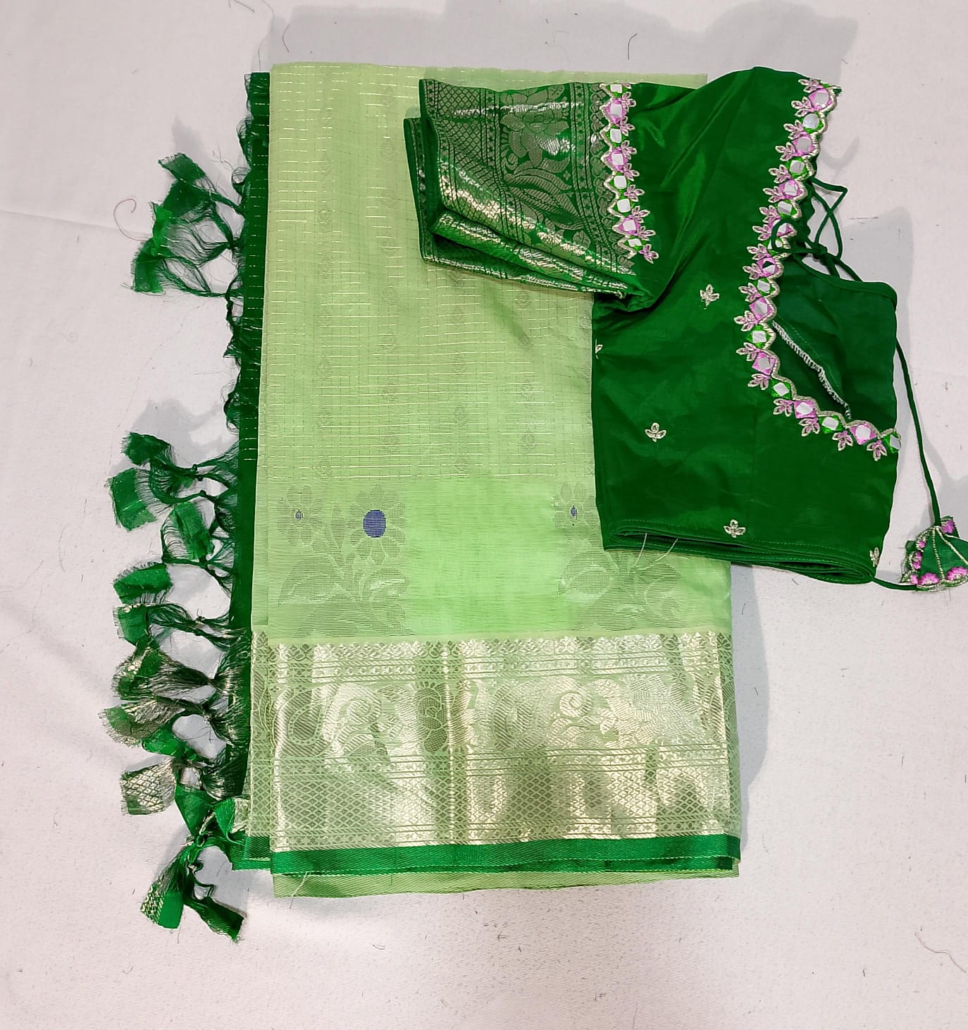N515: Ready To Ship Beautiful Gadwal Saree With Stitched Blouse