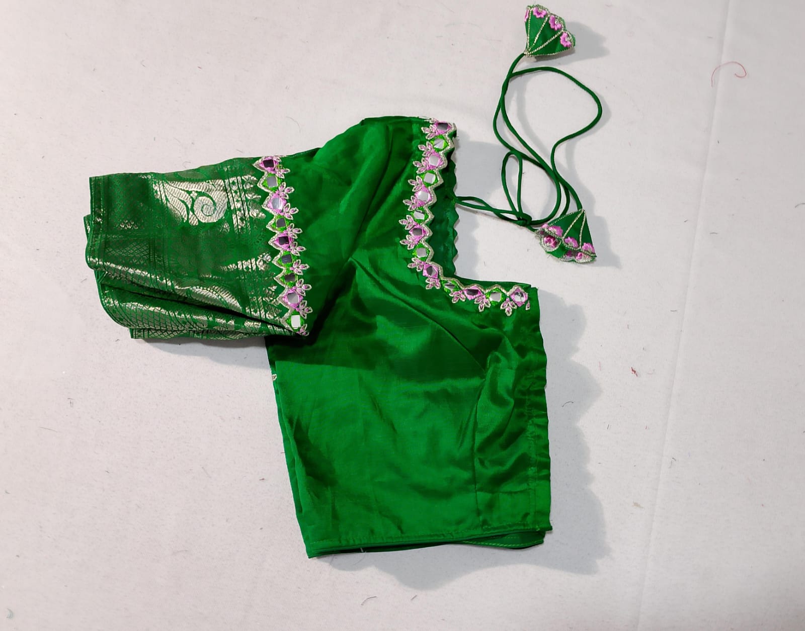 N515: Ready To Ship Beautiful Gadwal Saree With Stitched Blouse