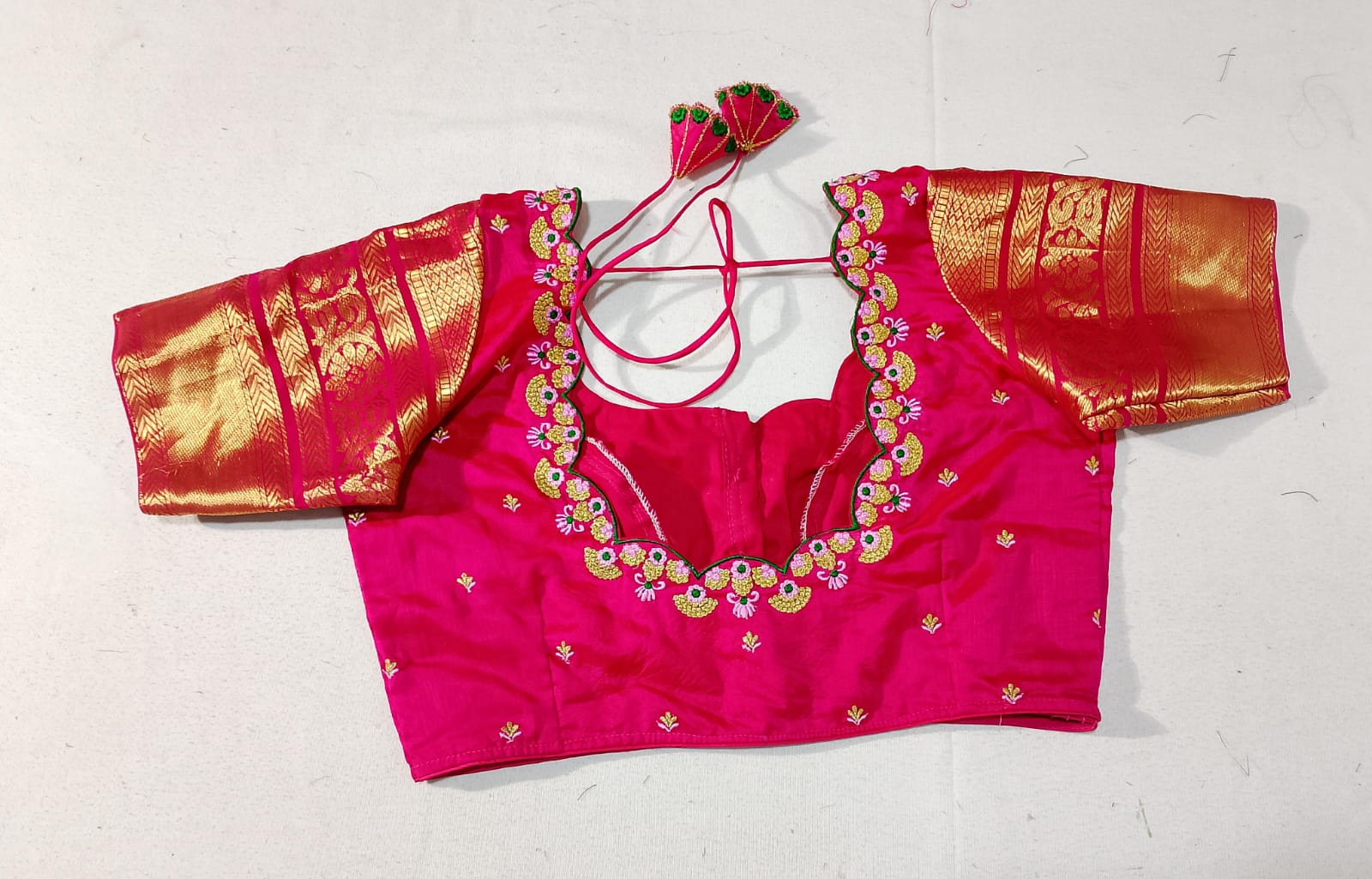 N516: Ready To Ship Beautiful Gadwal Saree With Stitched Blouse