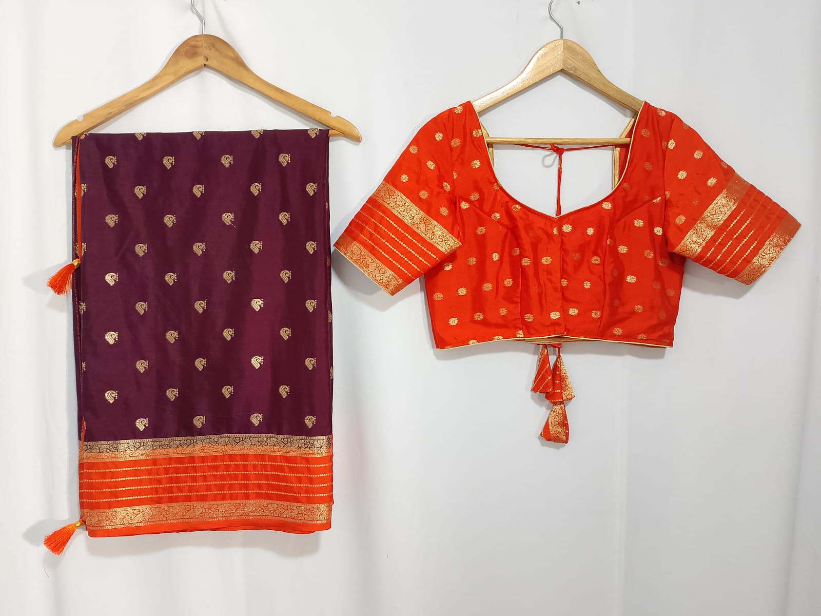 N496: Ready To Ship Beautiful Gadwal Saree With Stitched Blouse