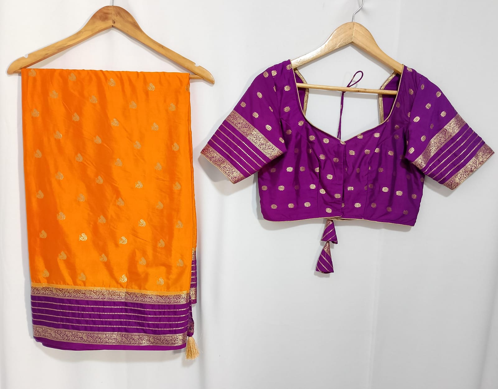 N497: Ready To Ship Beautiful Gadwal Saree With Stitched Blouse