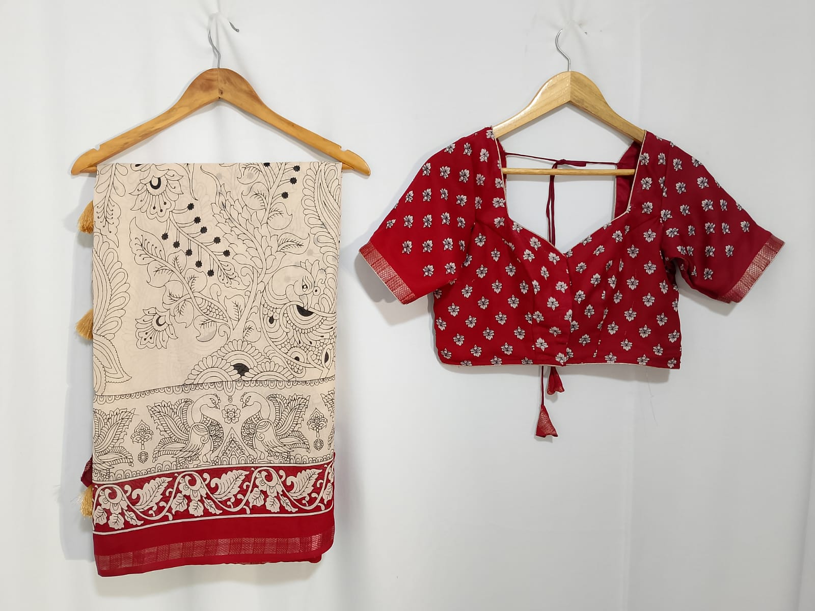 N500: Ready To Ship Beautiful Gadwal Saree With Stitched Blouse