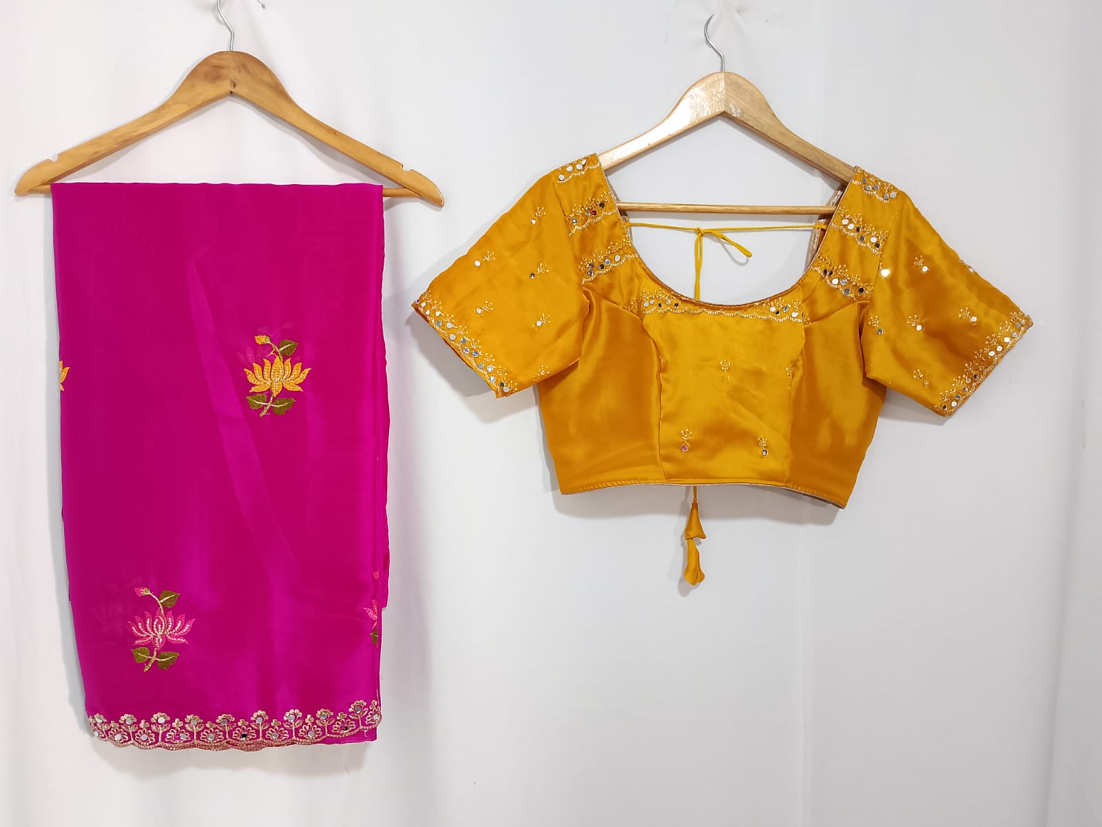 N506: Ready To Ship Beautiful Gadwal Saree With Stitched Blouse N506: Ready To Ship Beautiful Gadwal Saree With Stitched Blouse