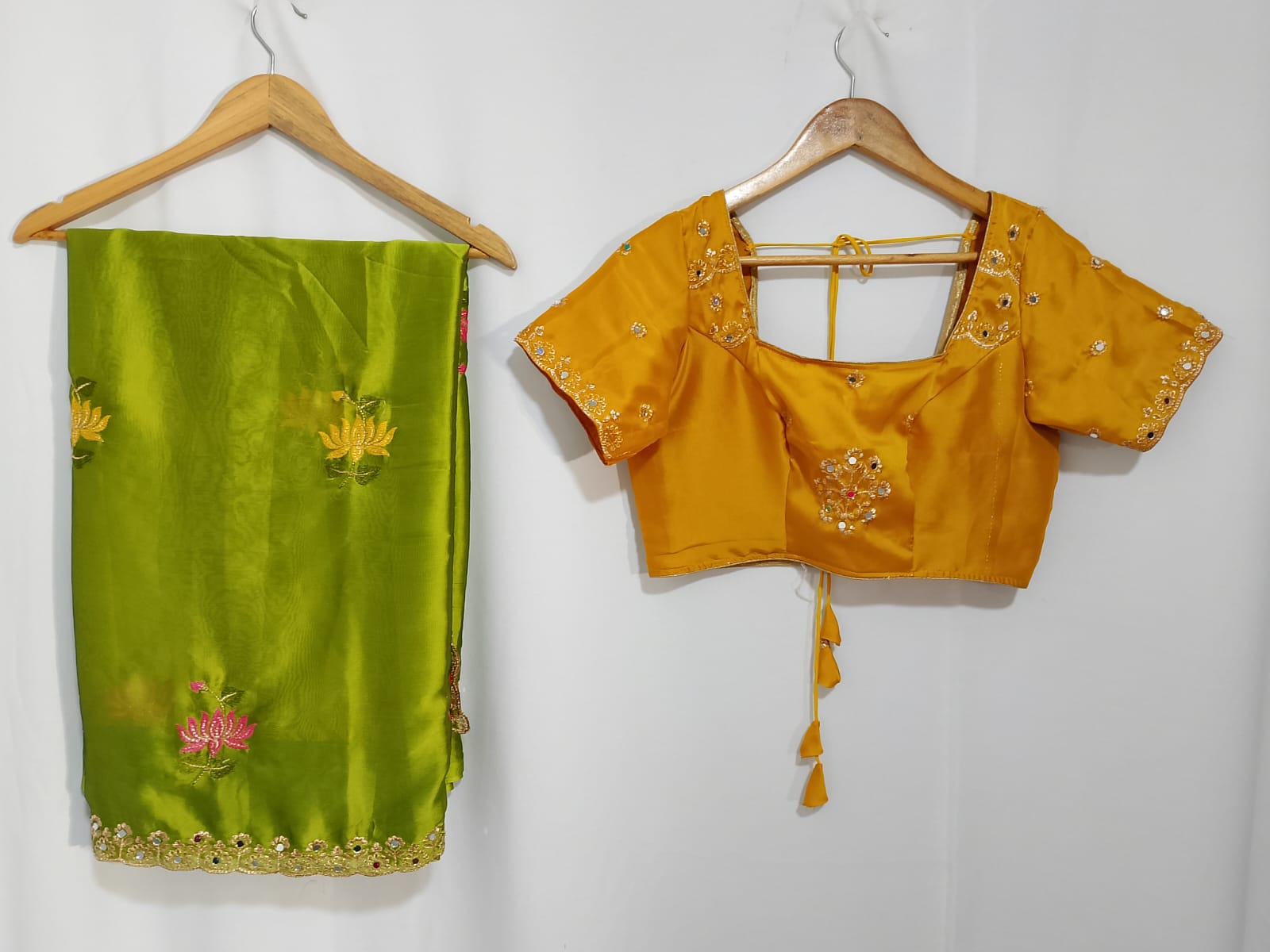 N507: Ready To Ship Beautiful Gadwal Saree With Stitched Blouse