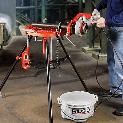 RIDGID 36273 460-6 TRISTAND Chain Vise and RIDGID 10883 Model 418 Oiler with Premium Thread Cutting Oil Chain Vise