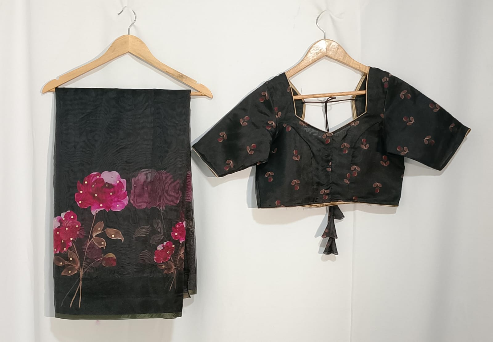 N313: Ready To Ship Beautiful Organza Saree With Stitched Blouse