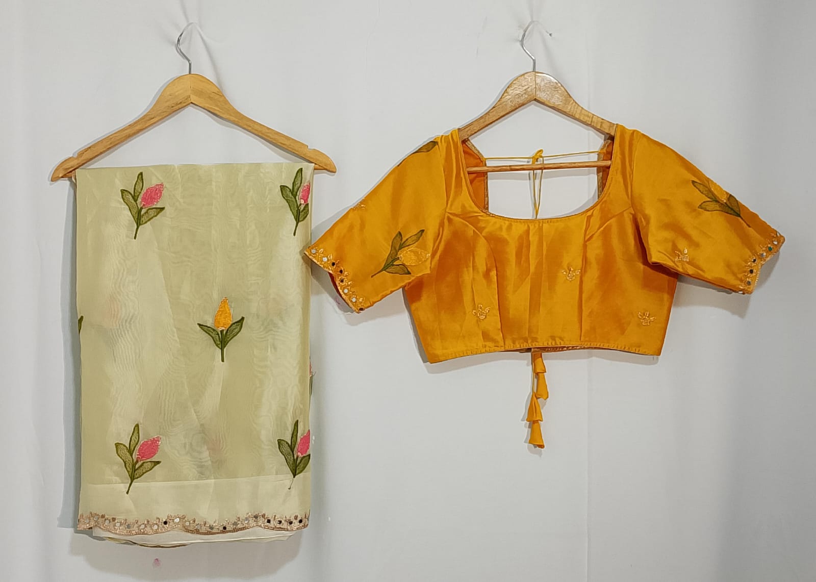 N315: Ready To Ship Beautiful Desginer Saree With Stitched Blouse