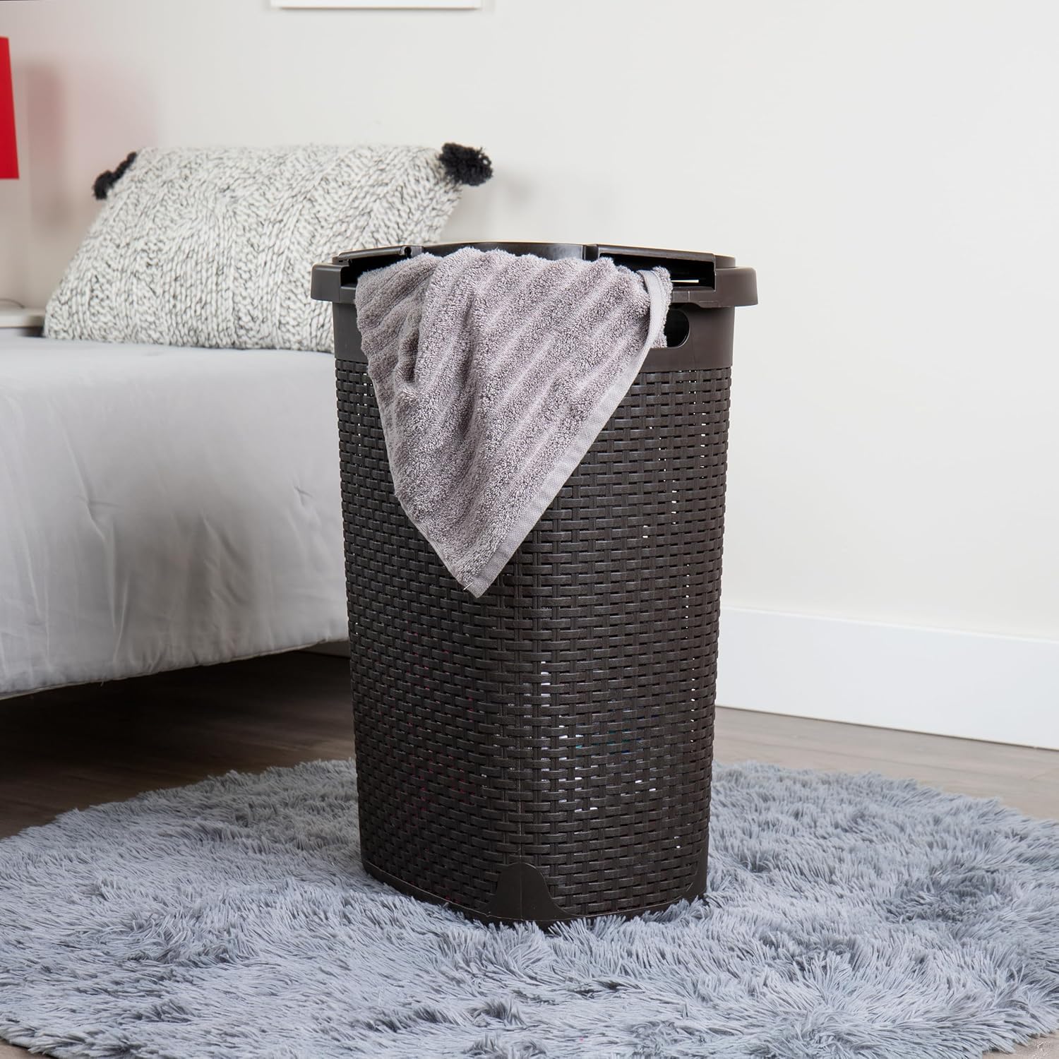 Mind Reader 60L Slim Laundry Hamper with Lid, Wicker-Style Plastic