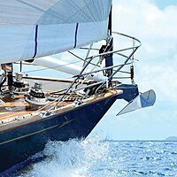 Lewmar V700 12V Vertical Windlass for 1/4" G4 Chain, Fall Safe Gypsy, Maximum Pull 700 lbs