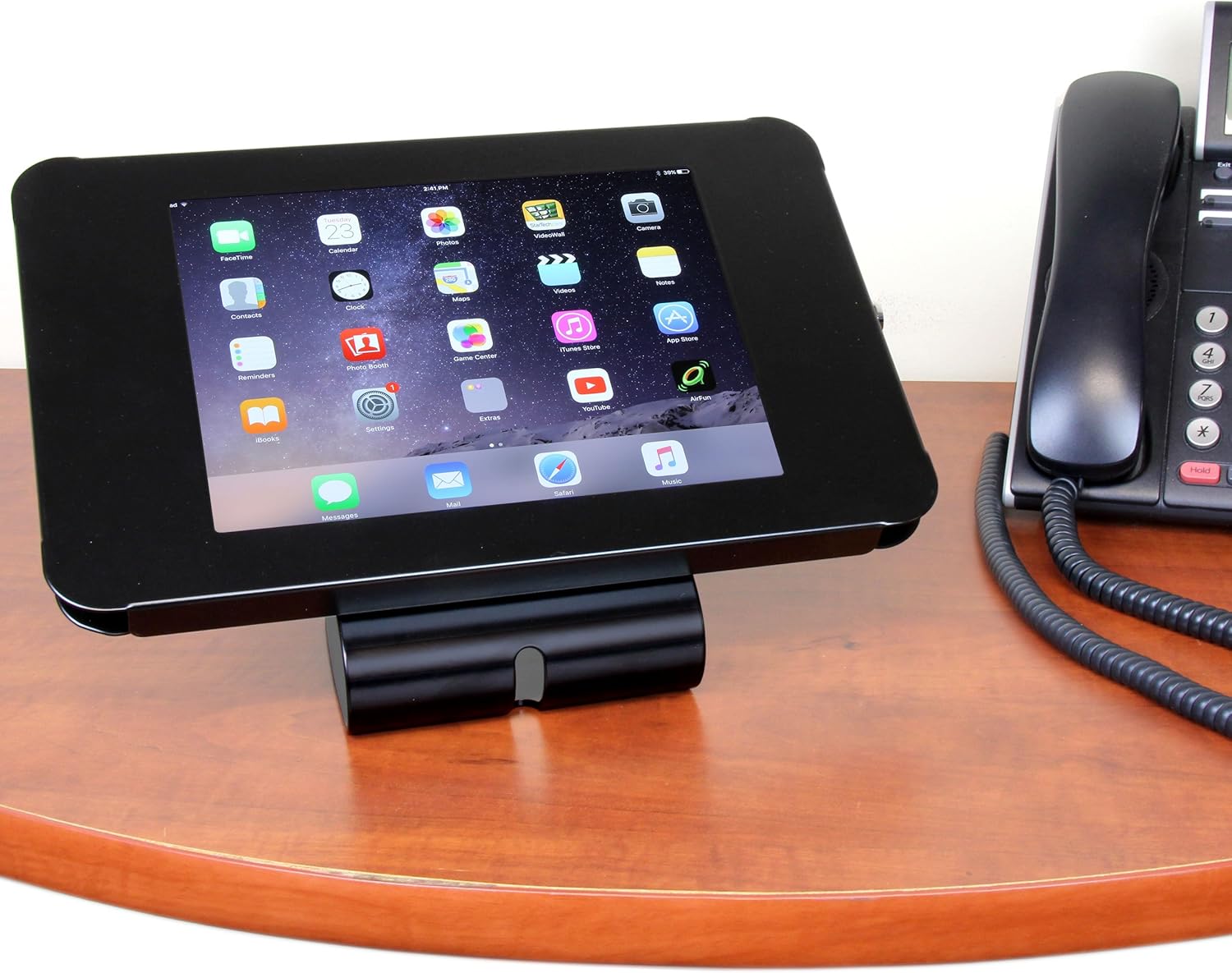 StarTech.com Secure Tablet Enclosure Stand- Lockable Anti Theft Steel Desk or Wall Mount for 9.7" iPad/Tablet