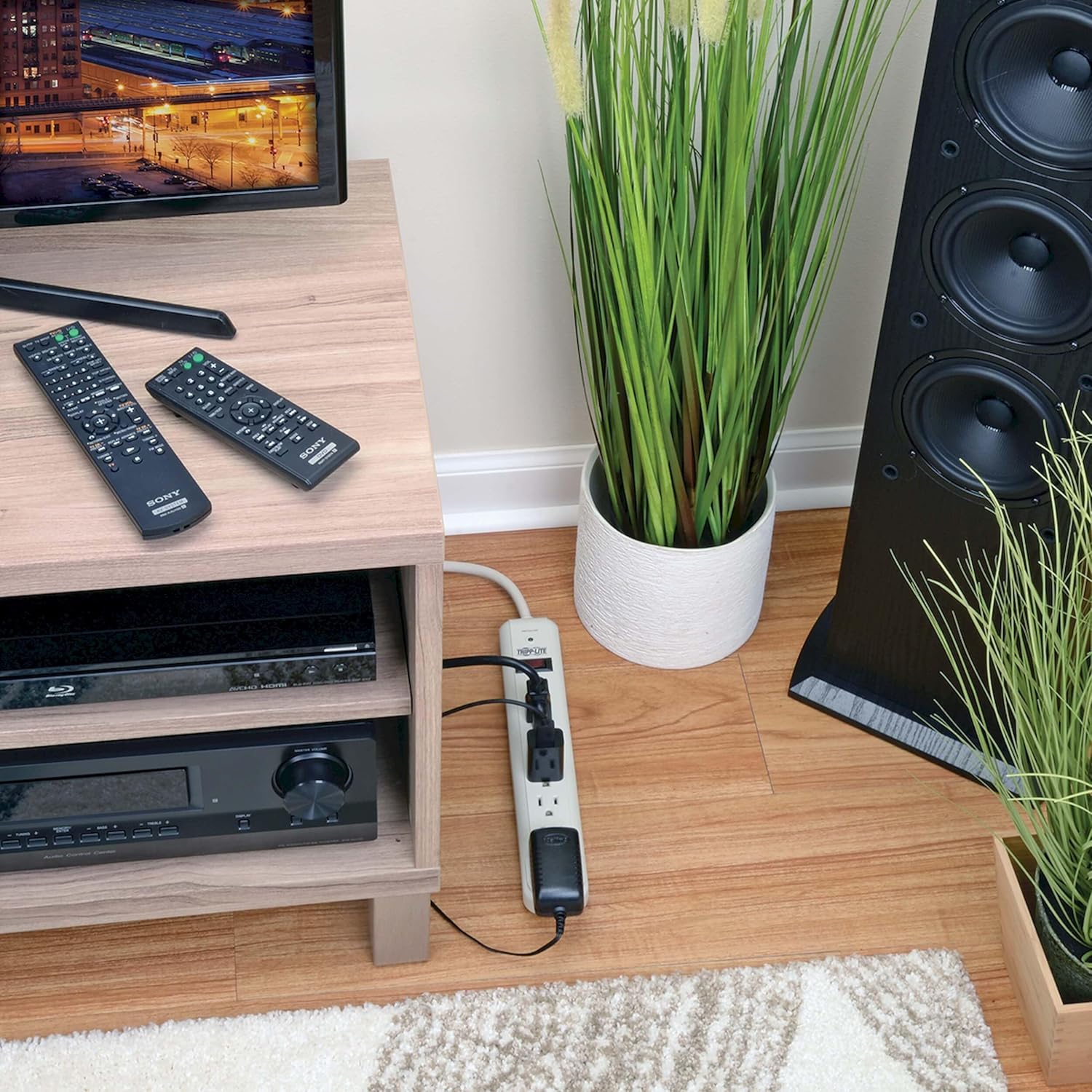 TRIPP LITE 7-Outlet Surge Protector Power Strip
