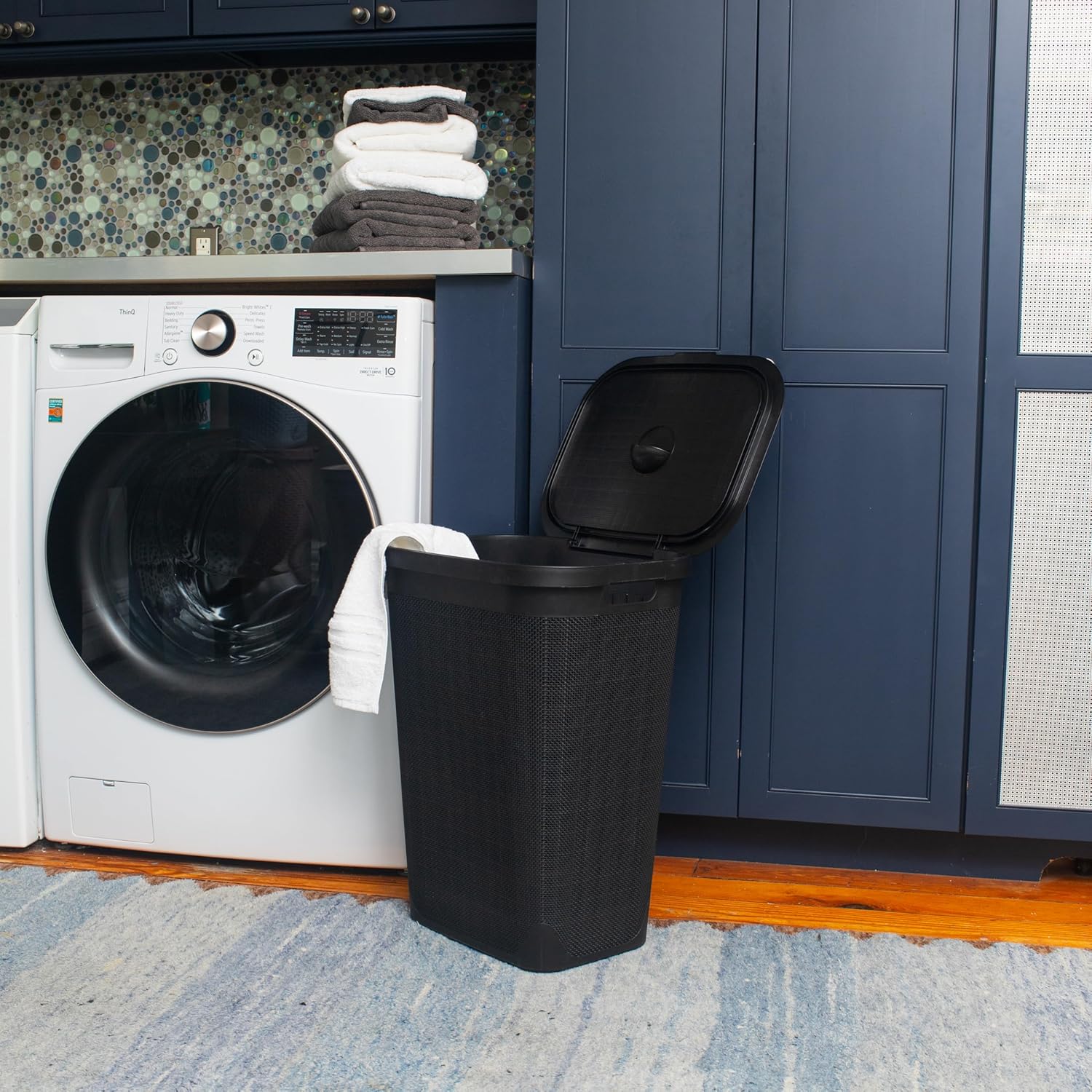 Mind Reader 60L Slim Laundry Hamper, Clothes Basket, Lid, Linen Design, Plastic, Black